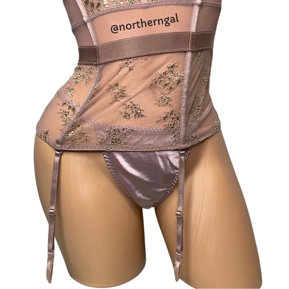 Damaged Victoria’s Secret Shine Lace Corset - Picture 10 of 17